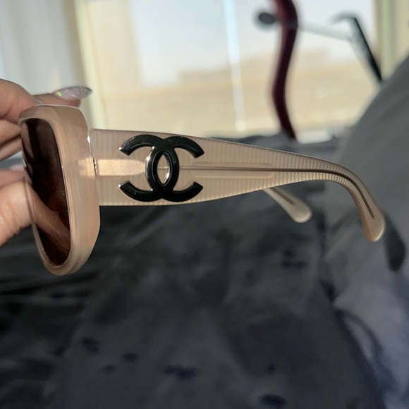 Chanel shield sunglasses - Picture 3 of 8